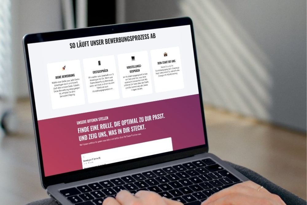 Laptopbildschirm mit der Distart-Karriereseite