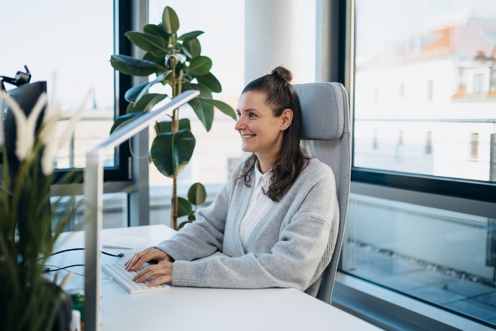 Frau am Computer