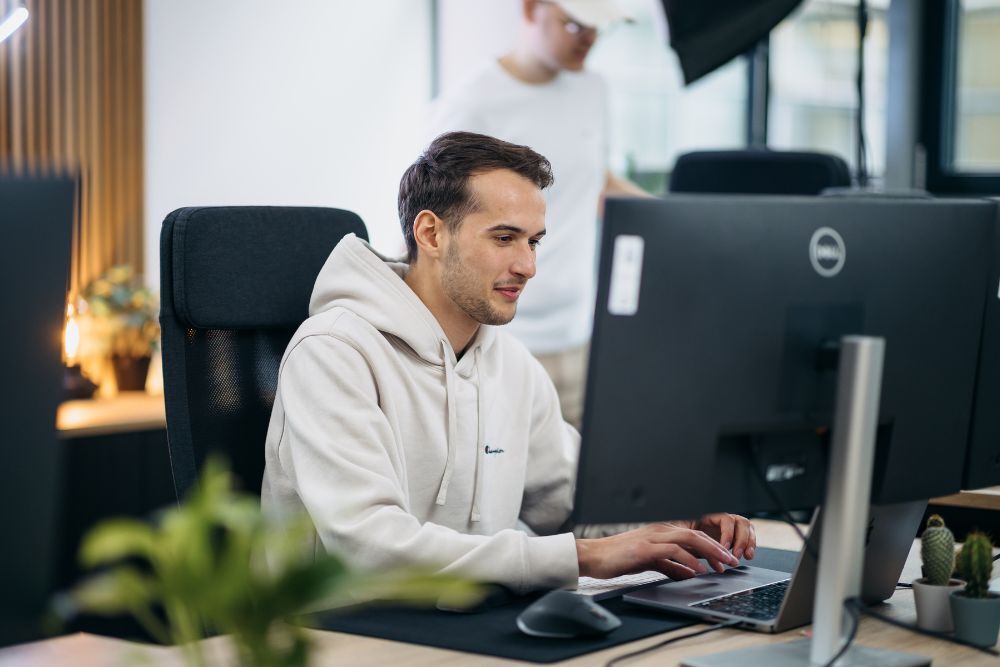 KI im Performance Marketing: Wie Du mit KI Deinen Marketing-ROI steigerst